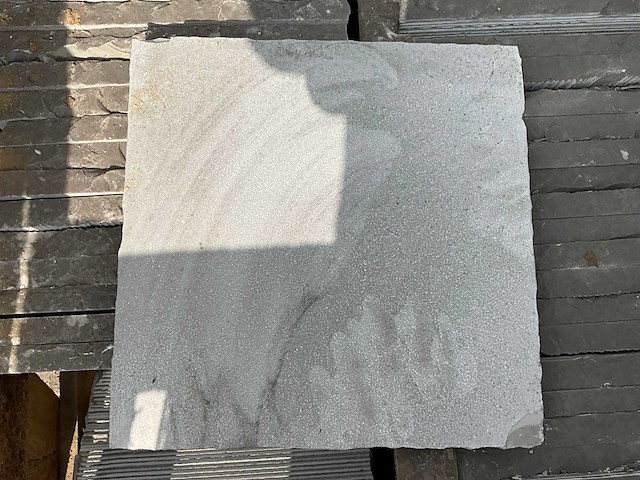 Lime white honed &brushed natuursteen tuintegels ca. 7m2 - afbeelding 1 van  4