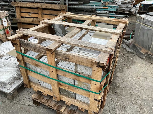 Lime yellow honed natuursteen tuintegel ca. 69m2 - afbeelding 2 van  4