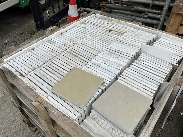 Lime yellow honed natuursteen tuintegel ca. 69m2 - afbeelding 4 van  4