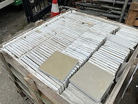 Lime yellow honed natuursteen tuintegel ca. 69m2 - afbeelding 4 van  4