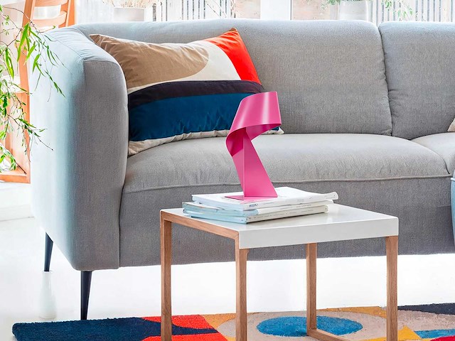 Limited edition - metalen tafellamp - 35 cm - kerstroos - ontwerp door claire norcross (2x) - afbeelding 1 van  9