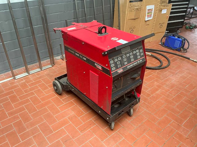 Lincoln electric square wave tig 255 tig-lasmachine - afbeelding 1 van  10