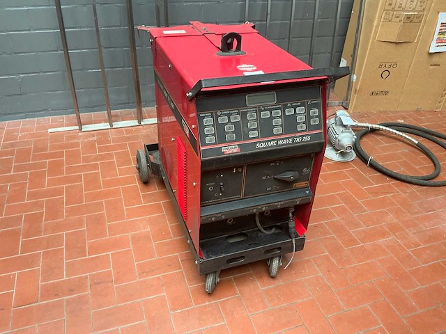 Lincoln electric square wave tig 255 tig-lasmachine - afbeelding 3 van  10