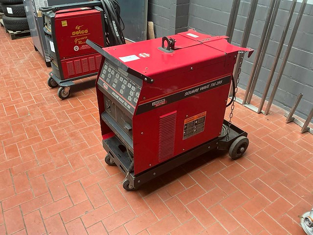 Lincoln electric square wave tig 255 tig-lasmachine - afbeelding 4 van  10