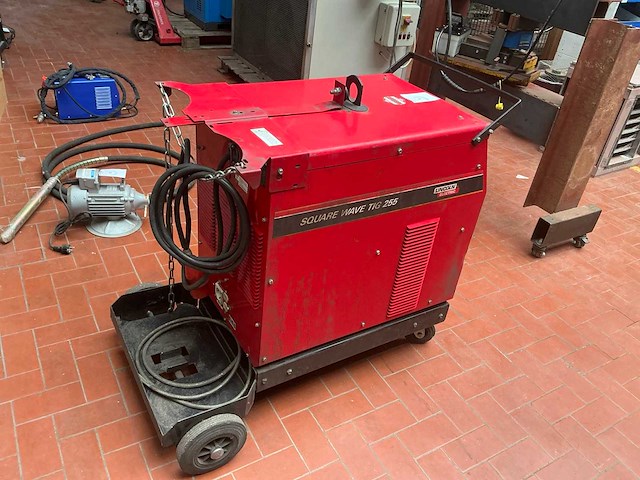 Lincoln electric square wave tig 255 tig-lasmachine - afbeelding 8 van  10