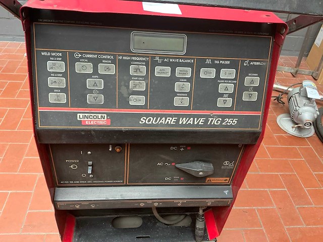 Lincoln electric square wave tig 255 tig-lasmachine - afbeelding 9 van  10