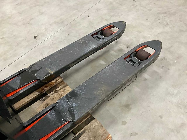 Linde d12 ap stapelaar - afbeelding 14 van  15