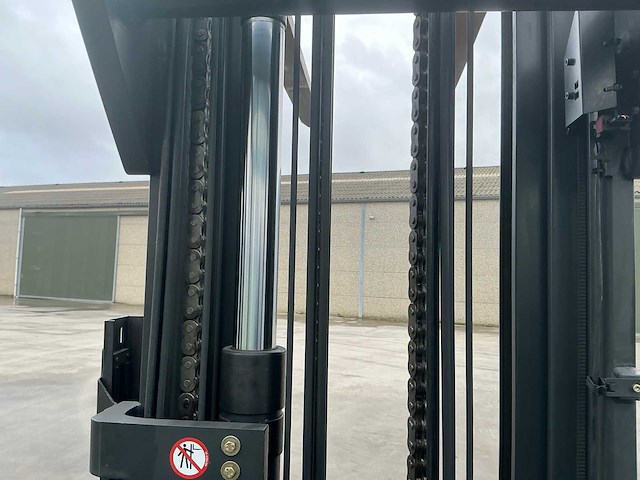 Linde reach truck - afbeelding 2 van  57