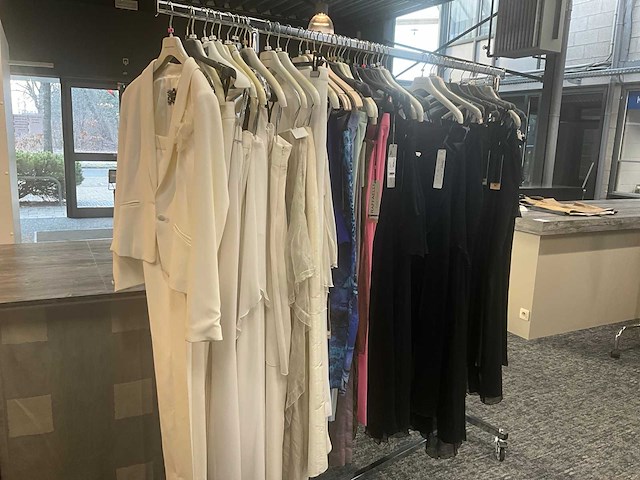 Linea raffaelli partij diverse broeken (40x) - afbeelding 1 van  30