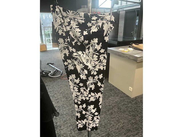 Linea raffaelli partij diverse broeken (40x) - afbeelding 19 van  30