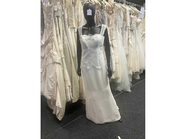 Linea raffaelli partij diverse bruidsjurken (49x) - afbeelding 12 van  19