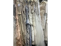 Linea raffaelli partij diverse bruidsjurken (49x) - afbeelding 17 van  19