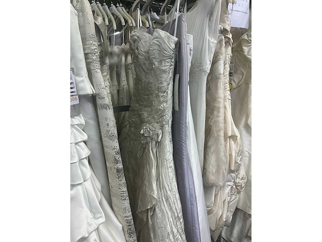 Linea raffaelli partij diverse bruidsjurken (49x) - afbeelding 2 van  24