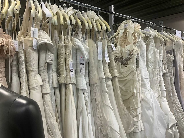 Linea raffaelli partij diverse bruidsjurken (49x) - afbeelding 5 van  24