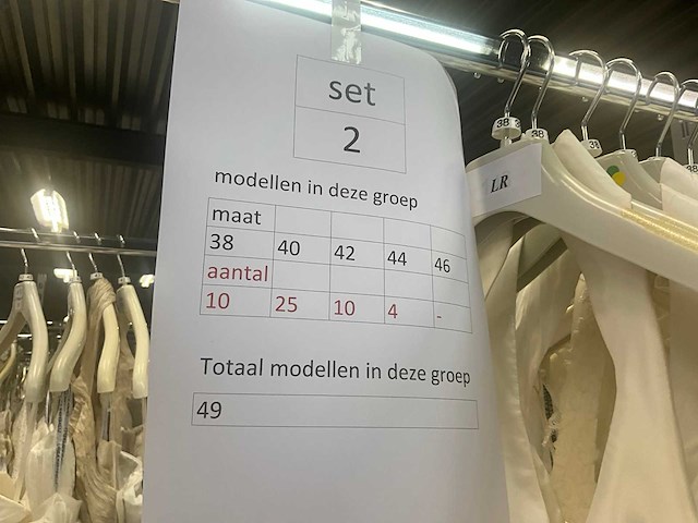 Linea raffaelli partij diverse bruidsjurken (49x) - afbeelding 16 van  24