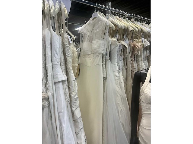 Linea raffaelli partij diverse bruidsjurken (49x) - afbeelding 19 van  24