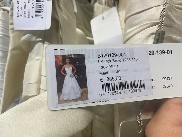Linea raffaelli partij diverse bruidsjurken (49x) - afbeelding 13 van  30