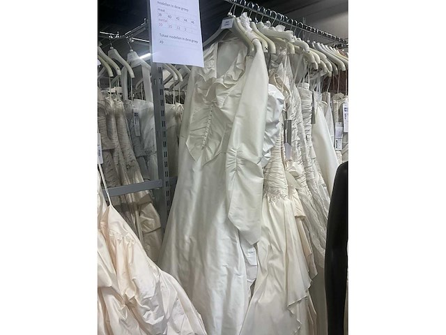 Linea raffaelli partij diverse bruidsjurken (49x) - afbeelding 23 van  30