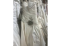 Linea raffaelli partij diverse bruidsjurken (49x) - afbeelding 26 van  30