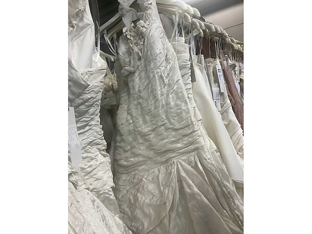 Linea raffaelli partij diverse bruidsjurken (49x) - afbeelding 27 van  30