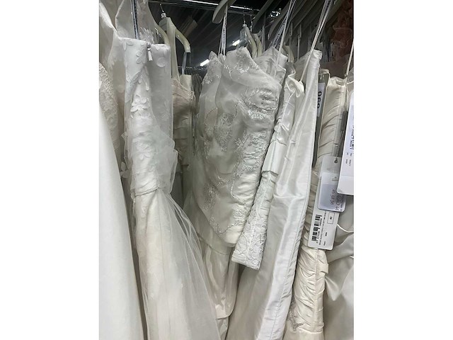 Linea raffaelli partij diverse bruidsjurken (49x) - afbeelding 29 van  30