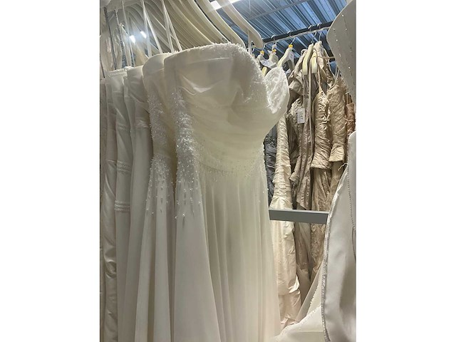 Linea raffaelli partij diverse bruidsjurken (49x) - afbeelding 10 van  27