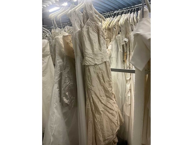 Linea raffaelli partij diverse bruidsjurken (49x) - afbeelding 26 van  27