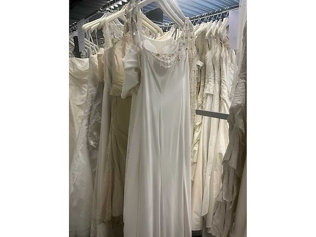 Linea raffaelli partij diverse bruidsjurken (49x) - afbeelding 27 van  27