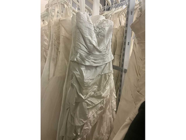 Linea raffaelli partij diverse bruidsjurken (49x) - afbeelding 5 van  27