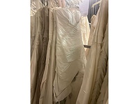 Linea raffaelli partij diverse bruidsjurken (49x) - afbeelding 27 van  27