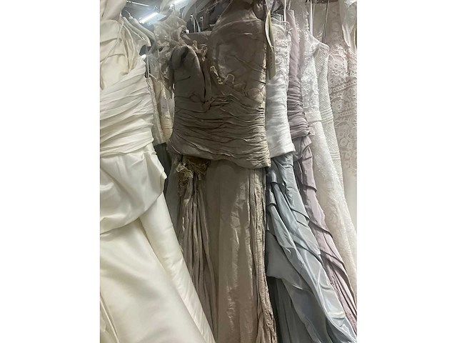 Linea raffaelli partij diverse bruidsjurken (49x) - afbeelding 27 van  30