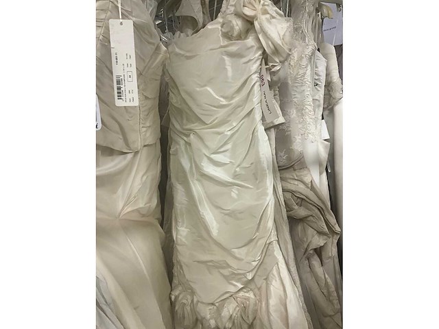 Linea raffaelli partij diverse bruidsjurken (49x) - afbeelding 10 van  28