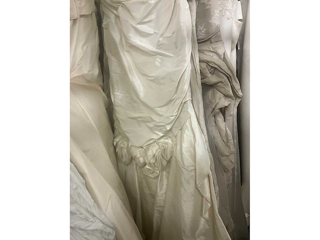 Linea raffaelli partij diverse bruidsjurken (49x) - afbeelding 11 van  28