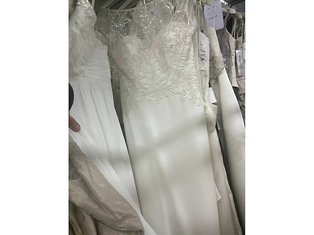 Linea raffaelli partij diverse bruidsjurken (49x) - afbeelding 13 van  28