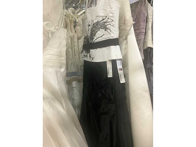 Linea raffaelli partij diverse bruidsjurken (49x) - afbeelding 14 van  28