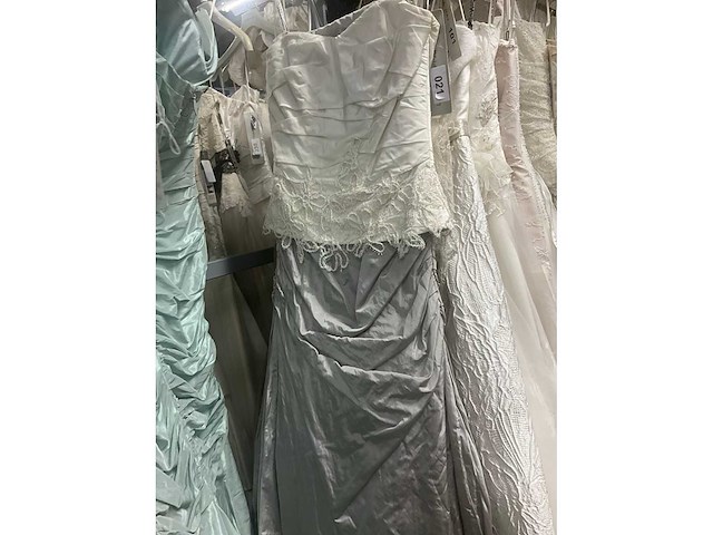 Linea raffaelli partij diverse bruidsjurken (49x) - afbeelding 24 van  28