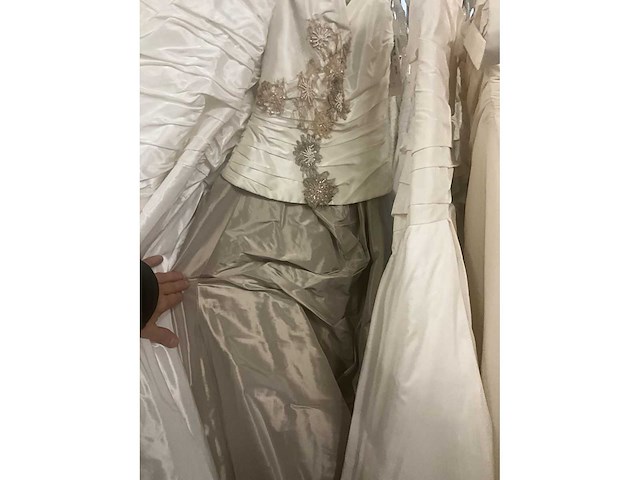 Linea raffaelli partij diverse bruidsjurken (49x) - afbeelding 9 van  24