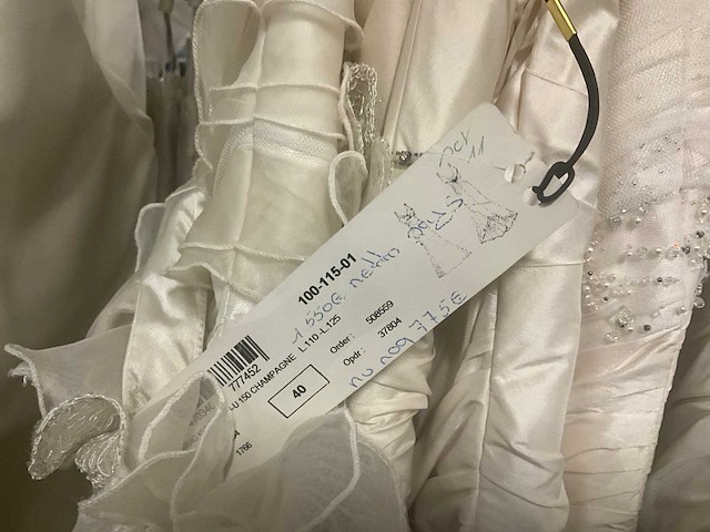 Linea raffaelli partij diverse bruidsjurken (49x) - afbeelding 13 van  24