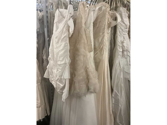 Linea raffaelli partij diverse bruidsjurken (49x) - afbeelding 15 van  24