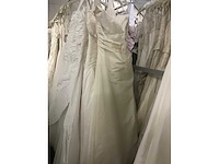 Linea raffaelli partij diverse bruidsjurken (49x) - afbeelding 18 van  24