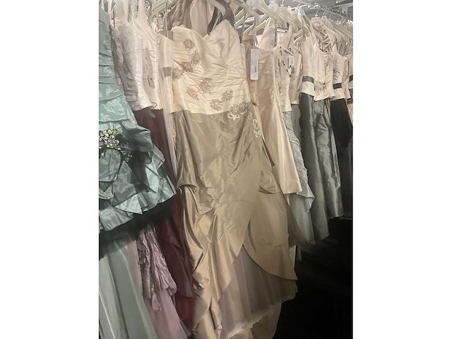 Linea raffaelli partij diverse bruidsjurken (49x) - afbeelding 3 van  25