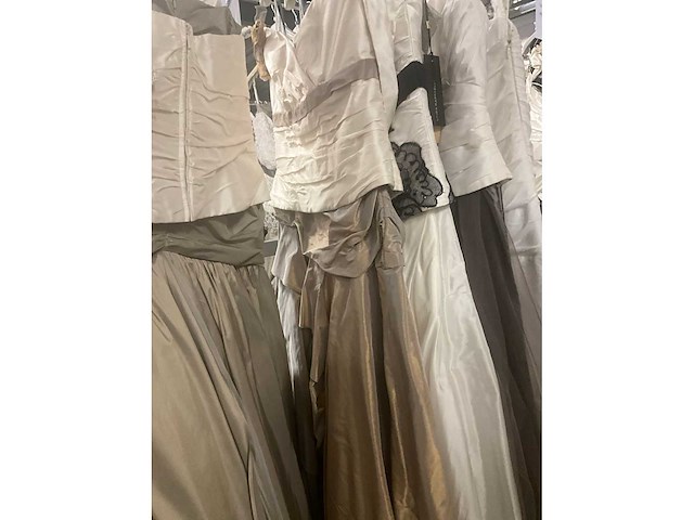 Linea raffaelli partij diverse bruidsjurken (49x) - afbeelding 10 van  25