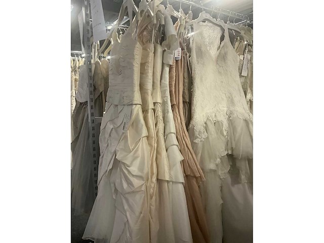 Linea raffaelli partij diverse bruidsjurken (49x) - afbeelding 20 van  25