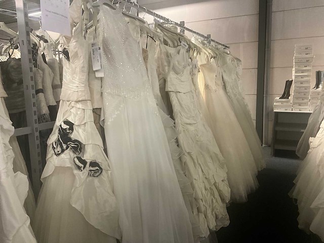 Linea raffaelli partij diverse bruidsjurken (49x) - afbeelding 1 van  23