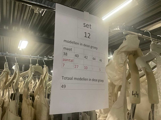 Linea raffaelli partij diverse bruidsjurken (49x) - afbeelding 16 van  23