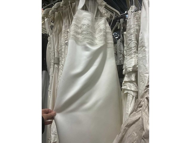 Linea raffaelli partij diverse bruidsjurken (49x) - afbeelding 2 van  24
