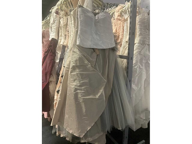 Linea raffaelli partij diverse bruidsjurken (49x) - afbeelding 18 van  24