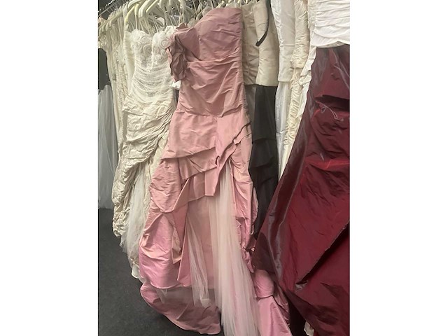 Linea raffaelli partij diverse bruidsjurken (49x) - afbeelding 22 van  24