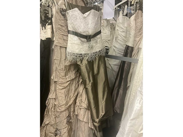 Linea raffaelli partij diverse bruidsjurken (49x) - afbeelding 19 van  25