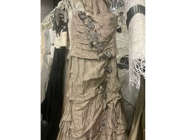 Linea raffaelli partij diverse bruidsjurken (49x) - afbeelding 20 van  25